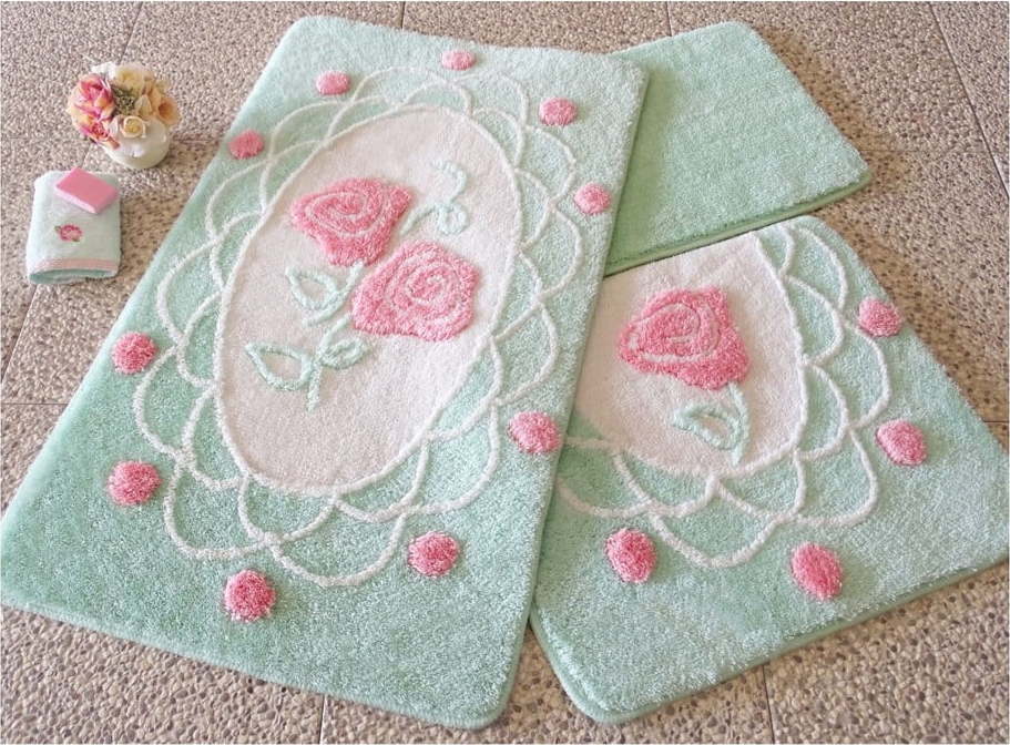 Sada tří zelených koupelnových předložek s motivem růží Knit Knot Chilai Home by Alessia