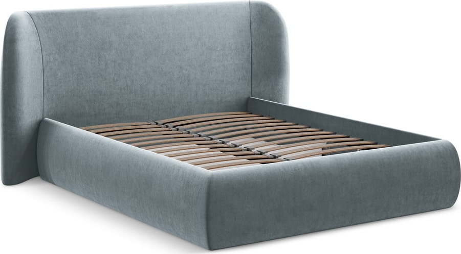 Světle modrá čalouněná dvoulůžková postel s úložným prostorem s roštem 180x200 cm Hauke – Makamii Makamii