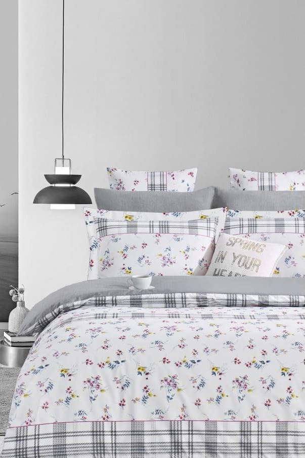 Bílo-šedé prodloužené povlečení na dvoulůžko z bavlny Renforcé s prostěradlem/4dílné 200x220 cm – Mila Home Mila Home